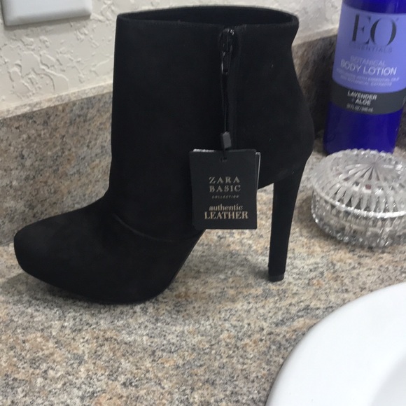 Authentic suede/leather high healed boots. - Picture 2 of 4